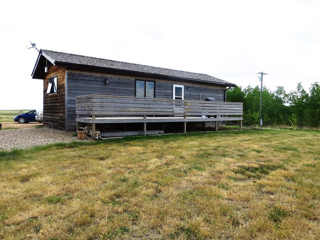Foxlake Retreat Hanna Exterior photo