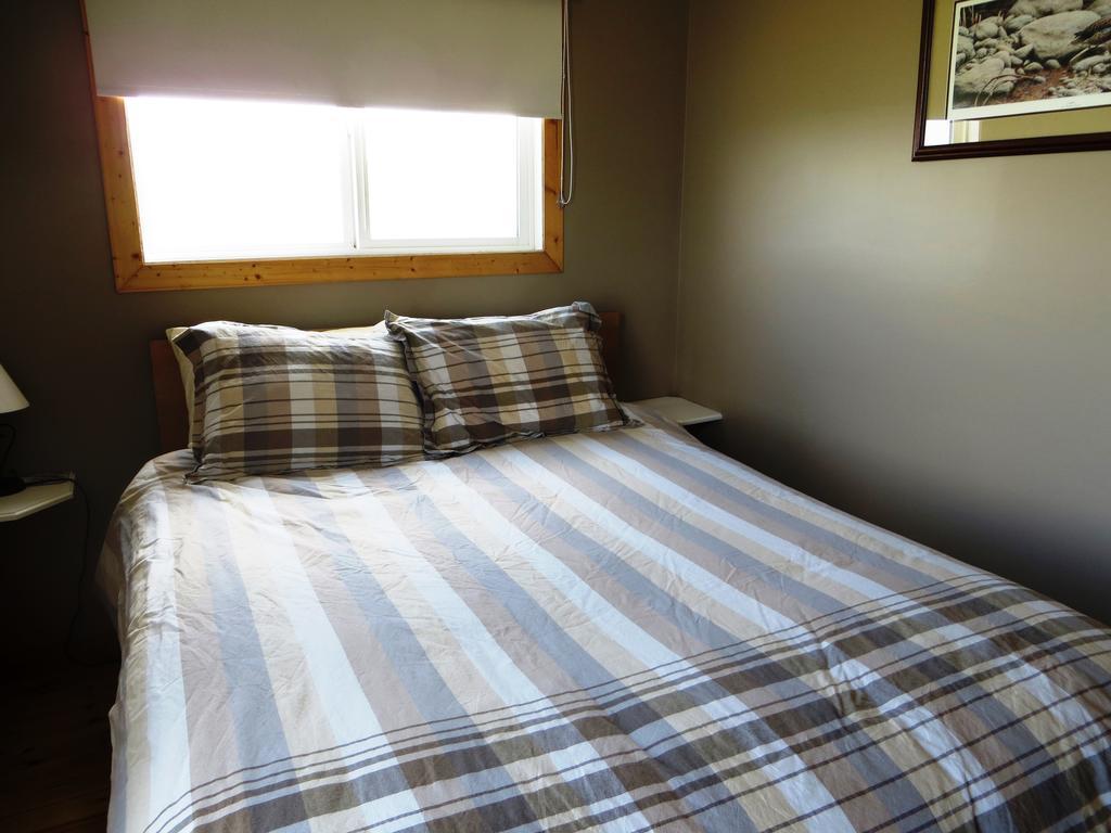 Foxlake Retreat Hanna Room photo