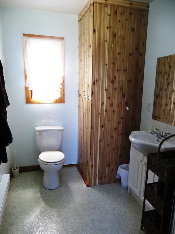 Foxlake Retreat Hanna Room photo