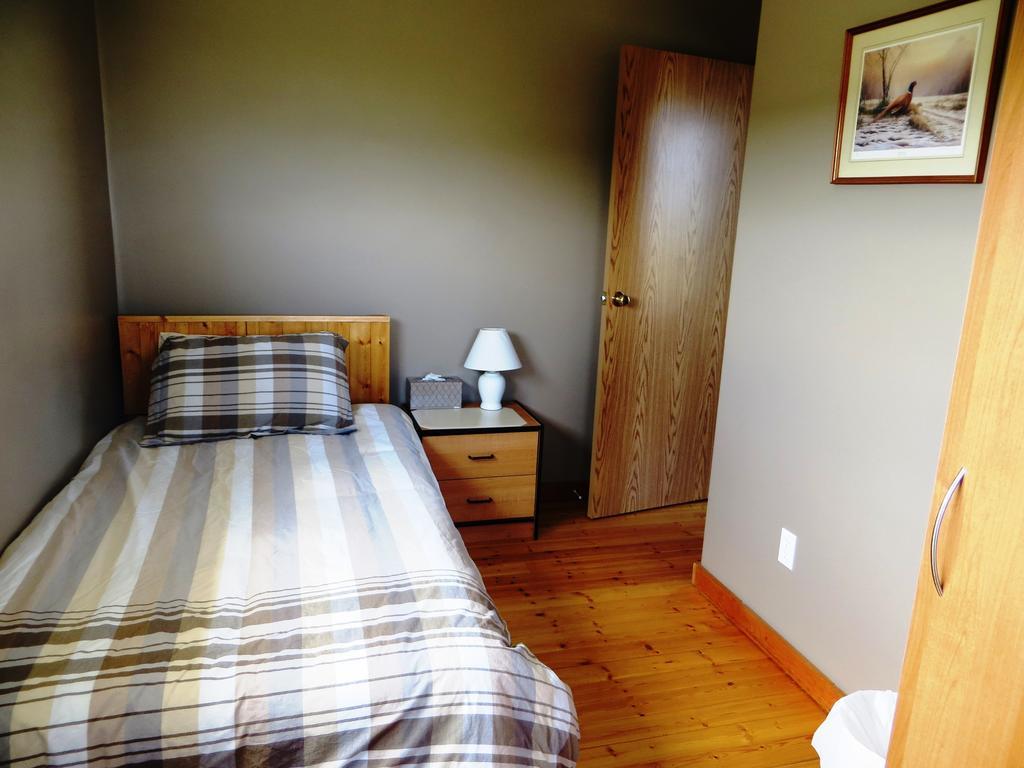 Foxlake Retreat Hanna Room photo